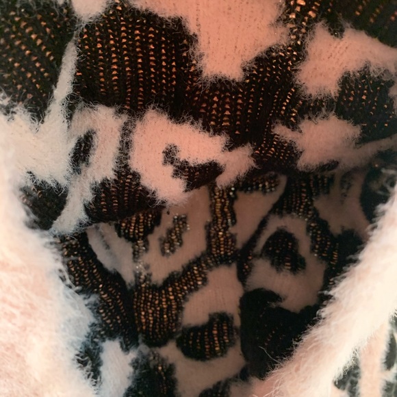 Sweatshirt - Picture 2 of 5